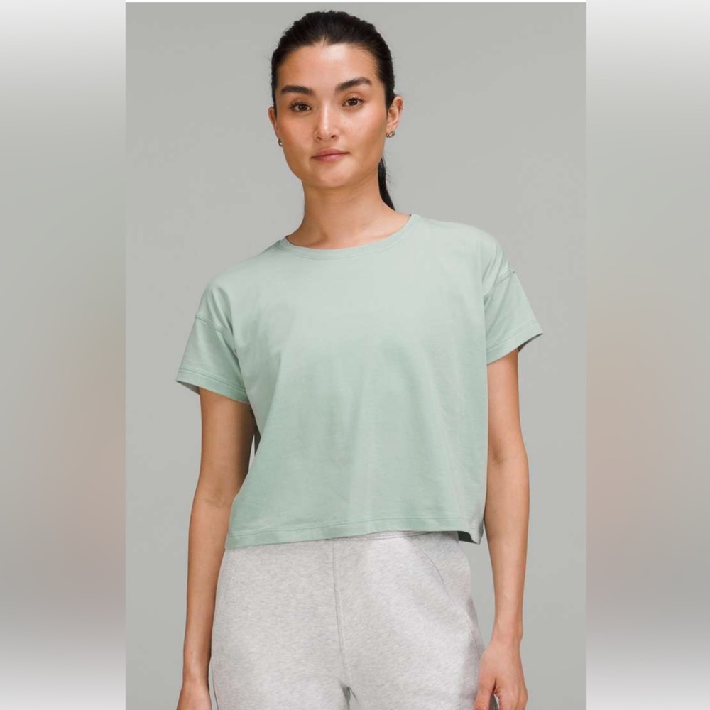 Lululemon Cates Tee NWOT in Silver Blue Size 2/4